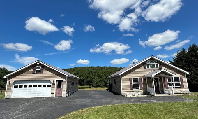 Brookfield House | Idlic home in an amazing setting, close to Hamilton, Clinton and Cooperstown.