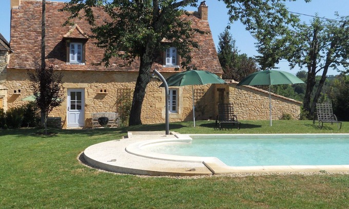 Coux-et-Bigaroque-Mouzens Cottage | Beautifully Restored 18th Century Cottage Retreat with Ocean View