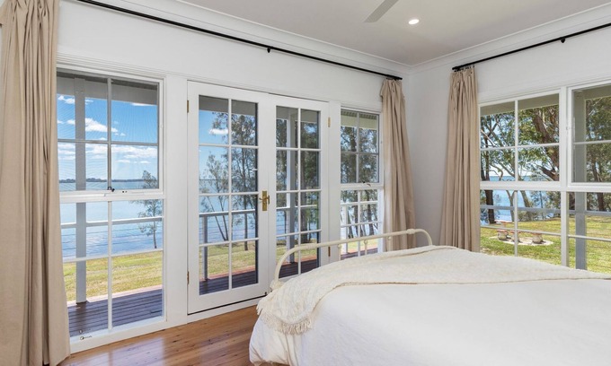 Coomba Bay House | Serene Idyll Lakehouse with Private Water Frontage