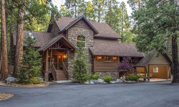 Idyllwild Cabin | Secluded Idyll-Lodge Retreat with Spa & Hot Tub Amenities