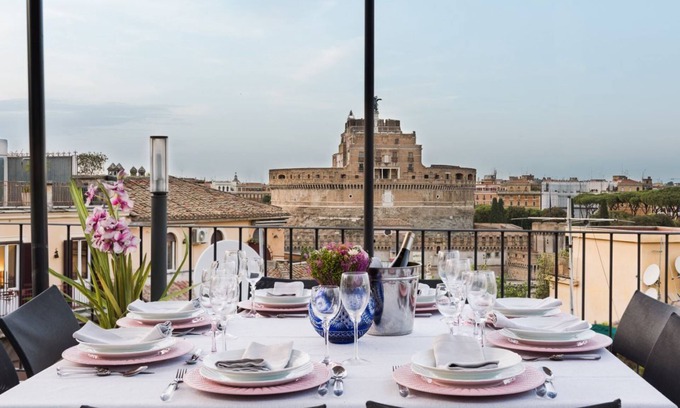 Rione V Ponte Apartment | Elegant Idyllia Penthouse with Terraces near Castel Sant'Angelo