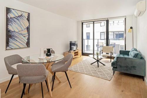 Brunswick East Apartment | Elegant 1-Bedroom Retreat near Prime Shopping Streets