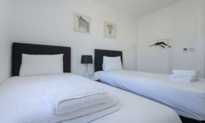 Gedling Apartment | Eco-Friendly 2-Bed City Home with Parking & Family Amenities
