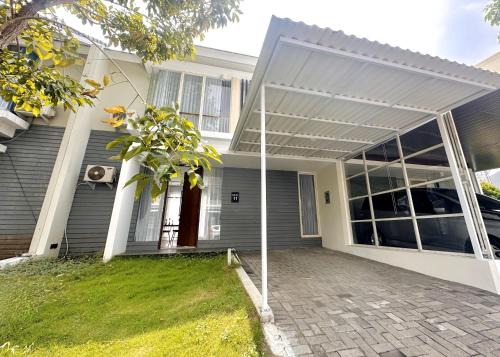 Surabaya House | Idyllic 3BR House in Northwest Park West Surabaya by Le Ciel Hospitality