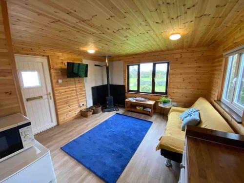 Helston House | Pet-Friendly Escape at Puffin Lodge: Ideal Cornish Retreat