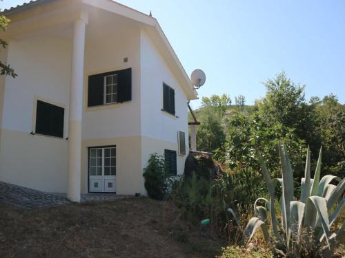 Covas House | Scenic Holiday Home with Pool and Valley Views