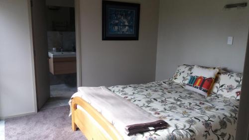 Manakau House | Enchanting Idyllic Country Garden with Kitchen & Perfect Score