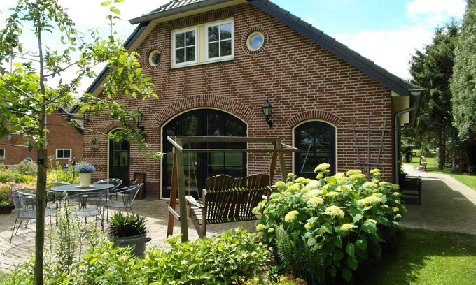 Baak House | Idyllic Holiday Farm in Bronckhorst with Private Garden