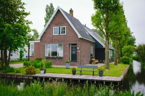 Landsmeer Bed & Breakfast | Cozy Idyllic Farmhouse - Guest Rated 9.8/10