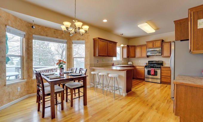 Fort Collins House | Inviting Fort Collins Home near Old Town with Spa & Breakfast