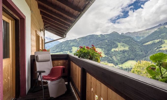 Moso in Passiria Apartment | Charming Hochwilde Jogglanderhof Apartment with Balcony