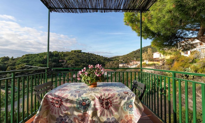 Fetovaia Apartment | Beachside Apartment "Simona" with Terrace & Wi-Fi Access
