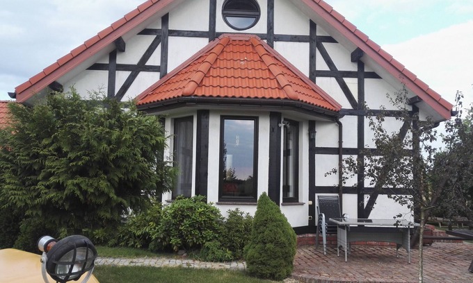 gmina Bedzino House | Family-Friendly Retreat by Lake Jamnosee with Pet Amenities