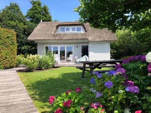 Haren Apartment | Pet-Friendly Idyllic Lakehouse with Fenced Garden Retreat