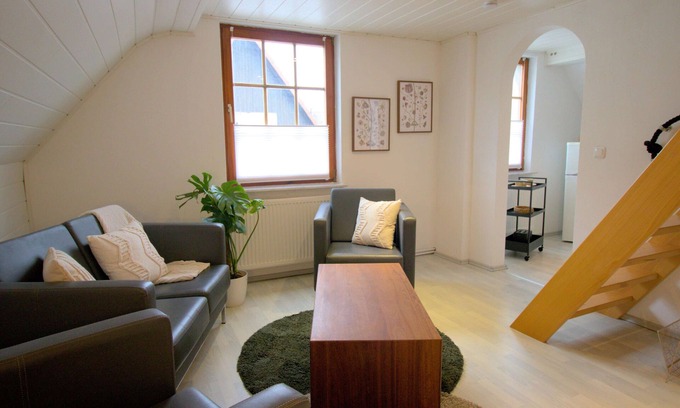 Griesheim Apartment | Tranquil Retreat in a Lush Green Oasis with Breakfast