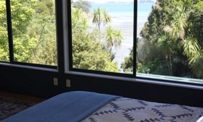 Tawharanui Cottage | IDYLLIC MATAKANA BEACH N BUSH WATERFRONT HIDEAWAY, BRING THE DOG.