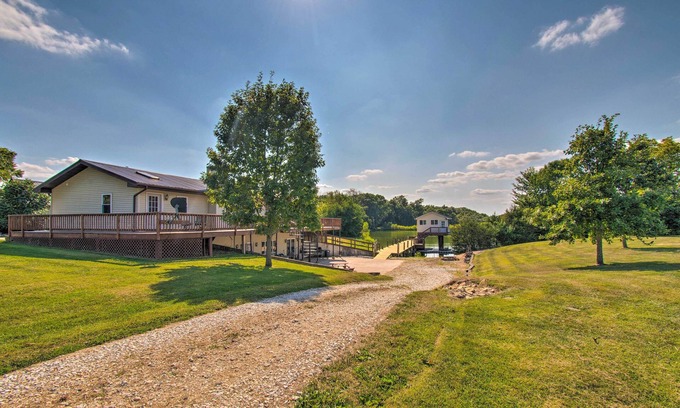 Mount Sterling House | Idyllic Mt Sterling Retreat with Private Lake & Spa Access