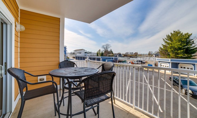New Buffalo Condo | Inviting New Buffalo Condo: Steps to Beach & Shops!