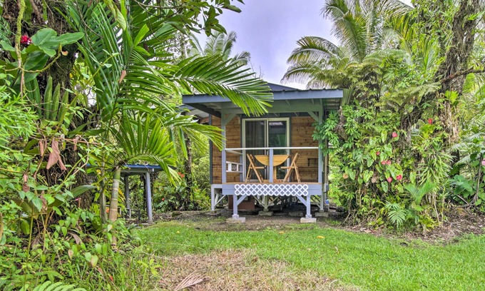 Leilani Estates Cottage | Discover Pahoa Paradise: Hike, Swim & Family Friendly Fun!