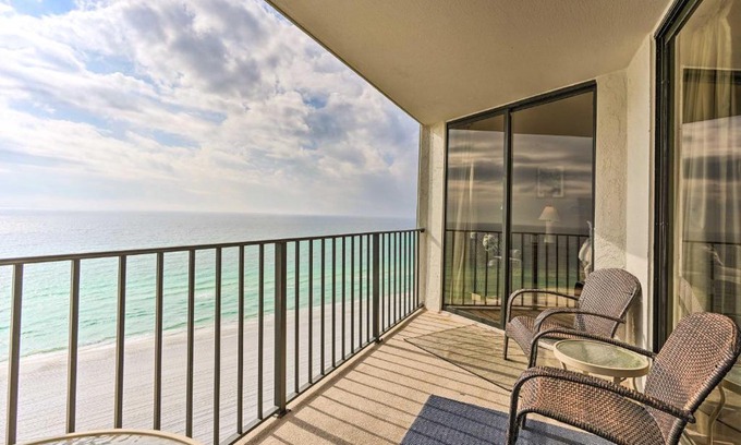 Panama City Beach Apartment | Beachfront Condo with Pool Access and Ocean Views