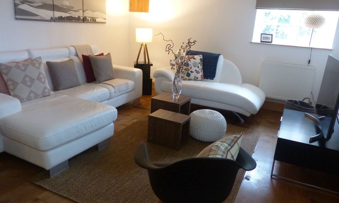 Ventnor Cottage | Tranquil Oceanfront Retreat with Family-Friendly Amenities