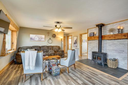 Beulah House | Scenic Rye Cabin with Deck and Mountain Views Awaits!
