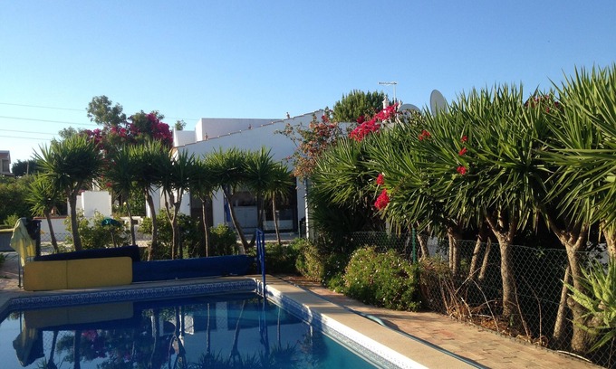Moncarapacho e Fuseta Villa | Serene Villa Escape: Private Pool & Spa Await You
