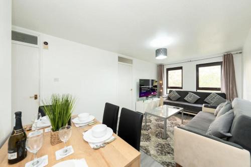 Wanstead Apartment | Modern London Apartment with Free Parking & High-Speed Internet