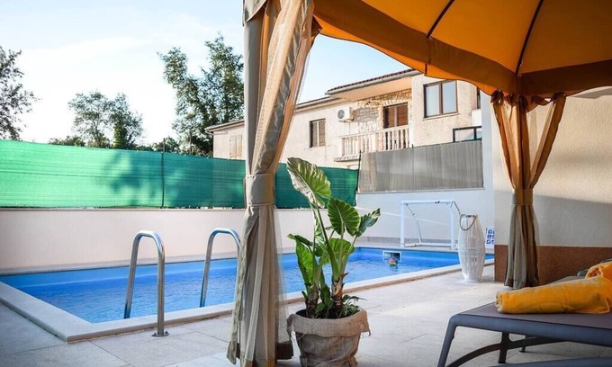 Divsici House | Perfect Holiday Home with Pool & Pet-Friendly Amenities