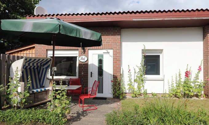 Nienhagen House | Tranquil Double Bungalow "Paul und Paula" Near the Beach