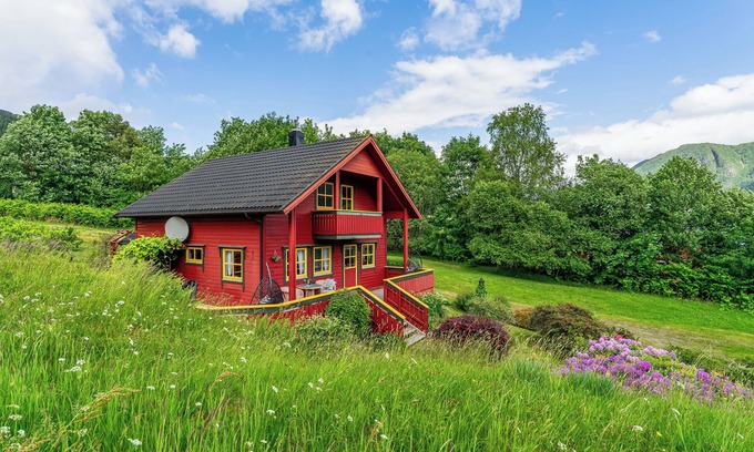 Volda House | Picturesque Cabin by Dalsfjord with Oceanfront Amenities