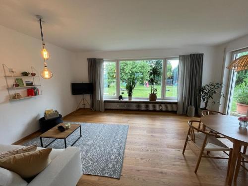 Stephanskirchen Apartment | Idyllische Wohnung mit Bergblick nah am Simssee