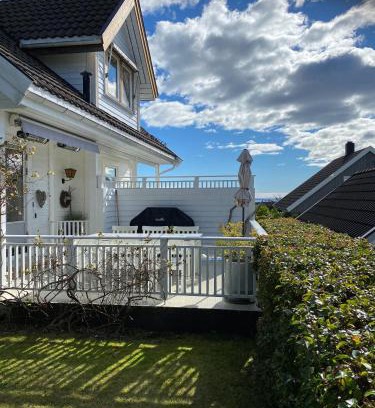 Risor House | Idyllic Sørlandshus: 4-Star Oceanfront Family Retreat