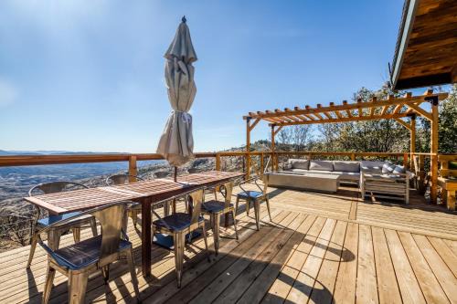 Idyllwild House | Pet-Friendly Idyllwild Overlook with Hot Tub & Great Reviews