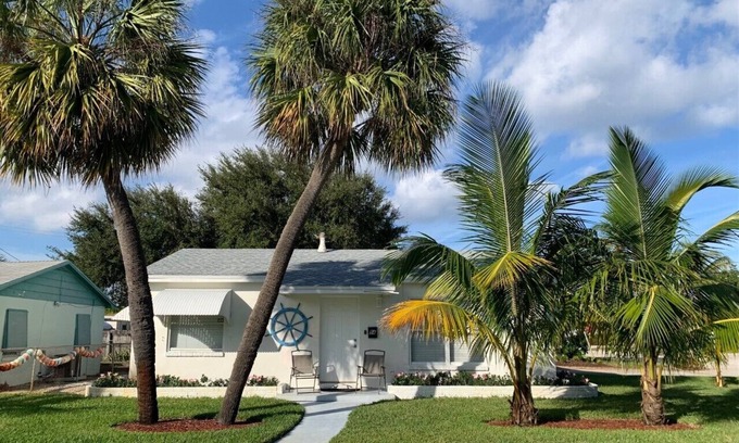 Riviera Beach House | Ideal Oceanfront Escape at the Boat House Awaits You!