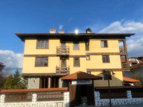 Kvartal Noviya Grad House | Family-Friendly Iglika Bansko with Hot Tub & 9/10 Rating