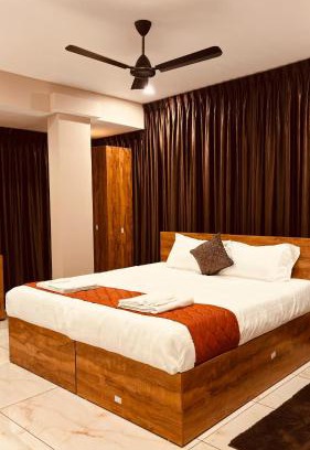 Kakkanad Hotel | Budget-Friendly Igloo Stays with Spa and Family Amenities