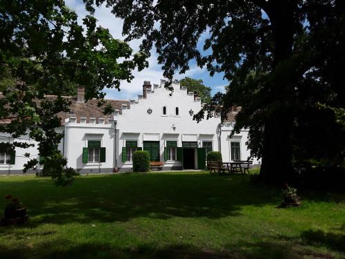 Nagybajom House | Family-Friendly Igmándy Kúria with Top Guest Rating