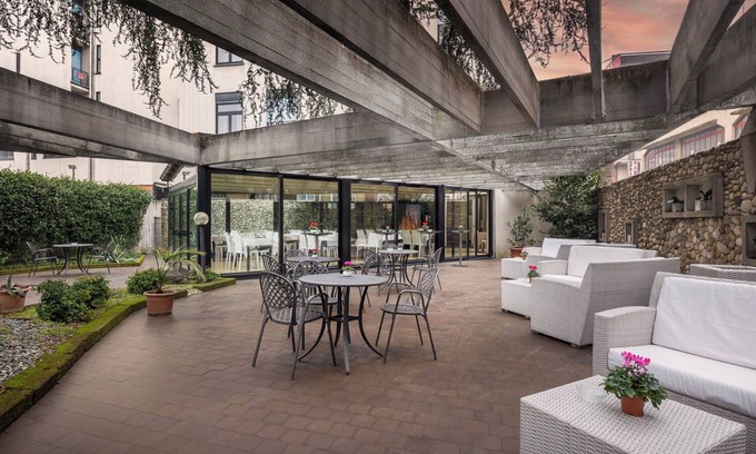 Trezzano sul Naviglio Hotel | Discover IH Hotels Milano Eur with Spa and Restaurant