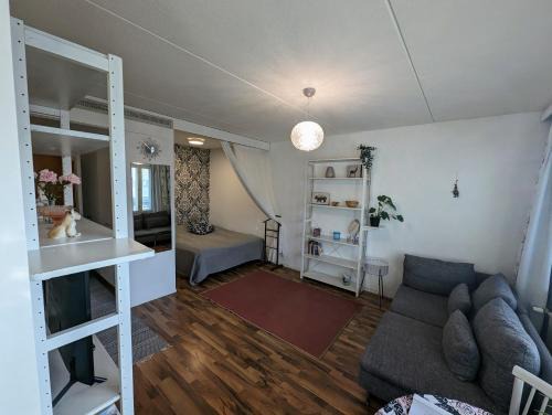 Kallio Apartment | Cozy Apartment Steps from the Sea: Pet & Child Friendly