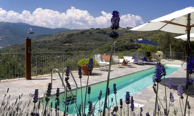 Civezza House | Experience II Faudo: Family-Friendly Stay with Pool Access