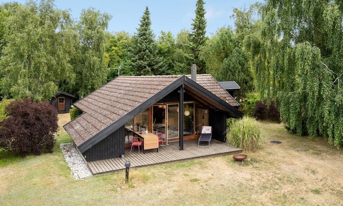 Follenslev House | Oceanfront Escape at "Ija" - Steps from the Sea
