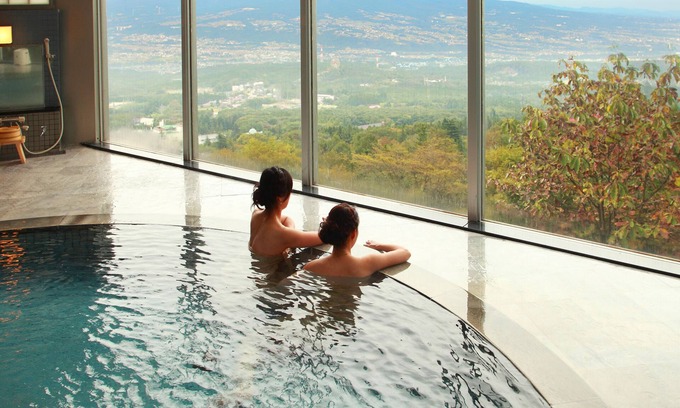 Harunako Onsen House | Relax at Ikaho Shinki: Family-Friendly with Hot Tub