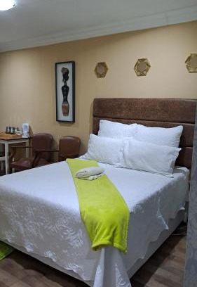 Vredefort House | Budget-Friendly Stay at Ikamva Guest House - Family Focused