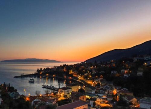 Ika Apartment | Exceptional Ikar Apartment: Pet & Child Friendly Retreat