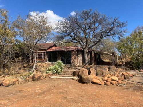 Leeupoort House | Ikhutseng Moutain Cottage