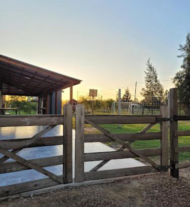 Concepcion del Uruguay House | Discover Ikigai: Pet-Friendly Hotel with Refreshing Pool