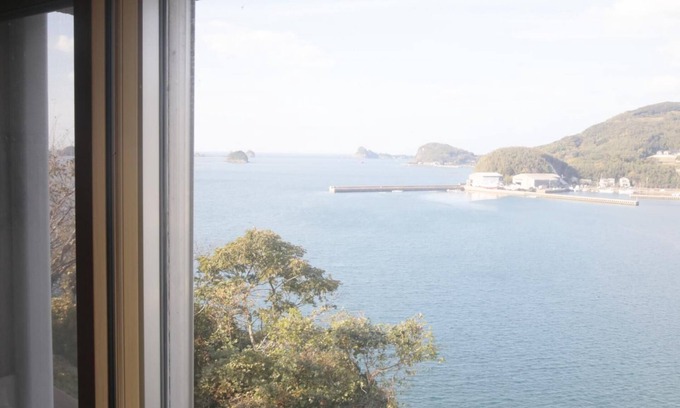 Katsumoto Hotel | Discover Ikijimaso: Eco-Friendly Retreat with Breakfast