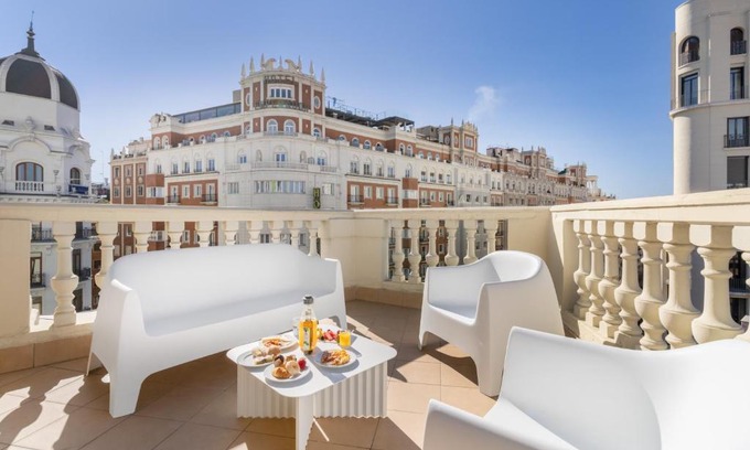 Centro Hotel | Discover Ikonik Gran Vía: 4-Star Family-Friendly Retreat