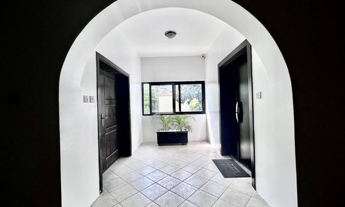 Ikoyi Apartment | Elegant Ikoyi Parkview Estate: Pool, Gym & Executive Office